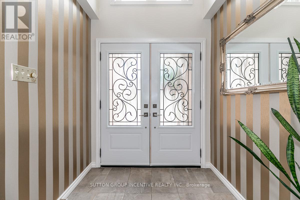 89 Cityview Circle, Barrie (Holly), Ontario  L4N 7V1 - Photo 4 - S13499636