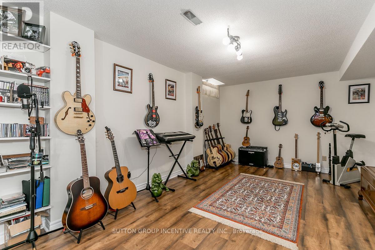 89 Cityview Circle, Barrie (Holly), Ontario  L4N 7V1 - Photo 49 - S13499636