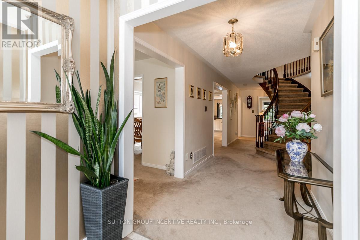 89 Cityview Circle, Barrie (Holly), Ontario  L4N 7V1 - Photo 5 - S13499636