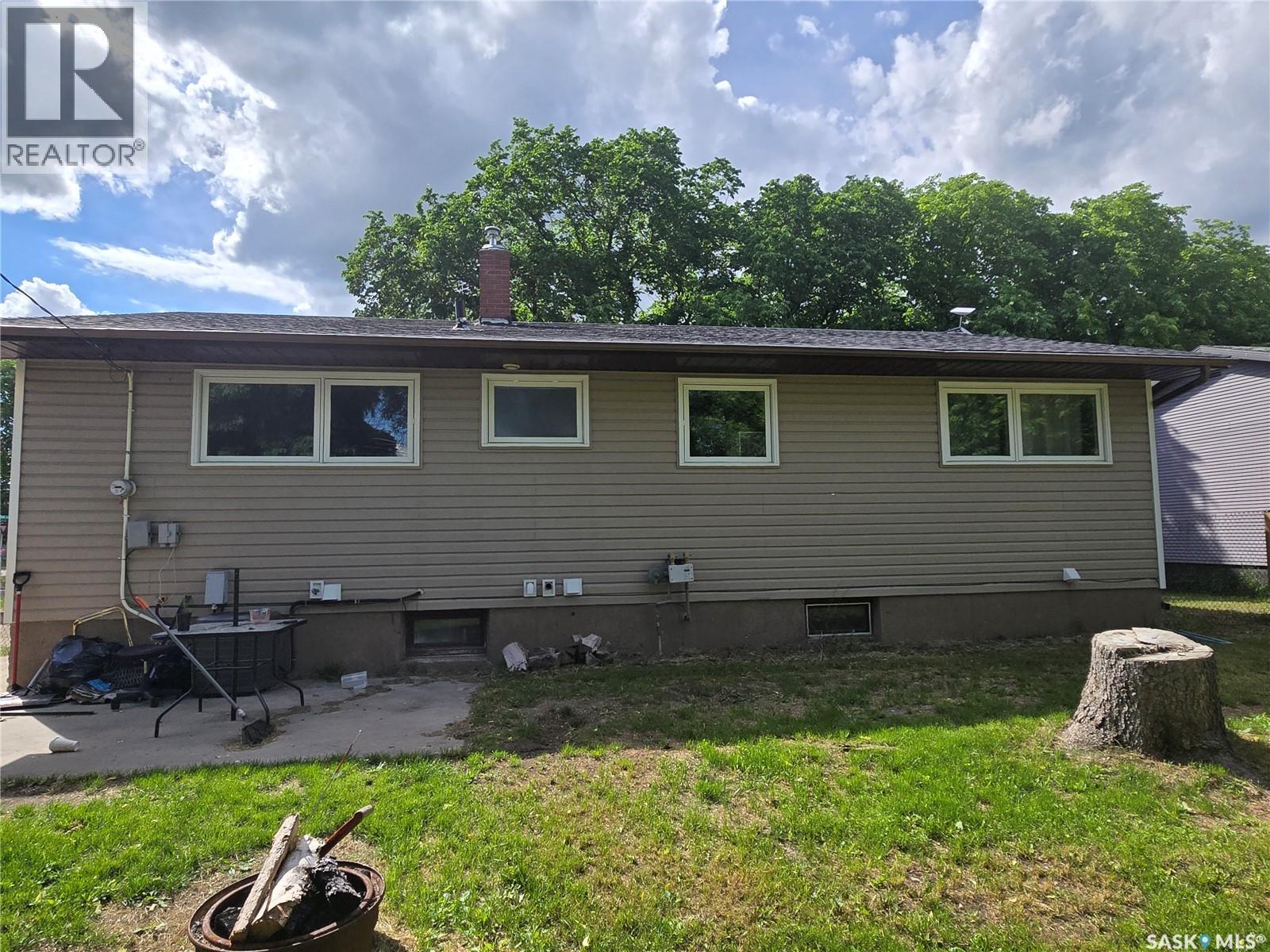 27 Antrim Street, Lanigan, Saskatchewan  S0K 2M0 - Photo 2 - SK040947