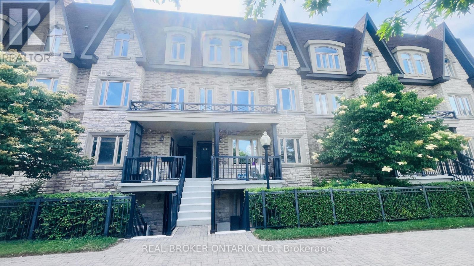 214 - 320 JOHN STREET, Markham, Ontario