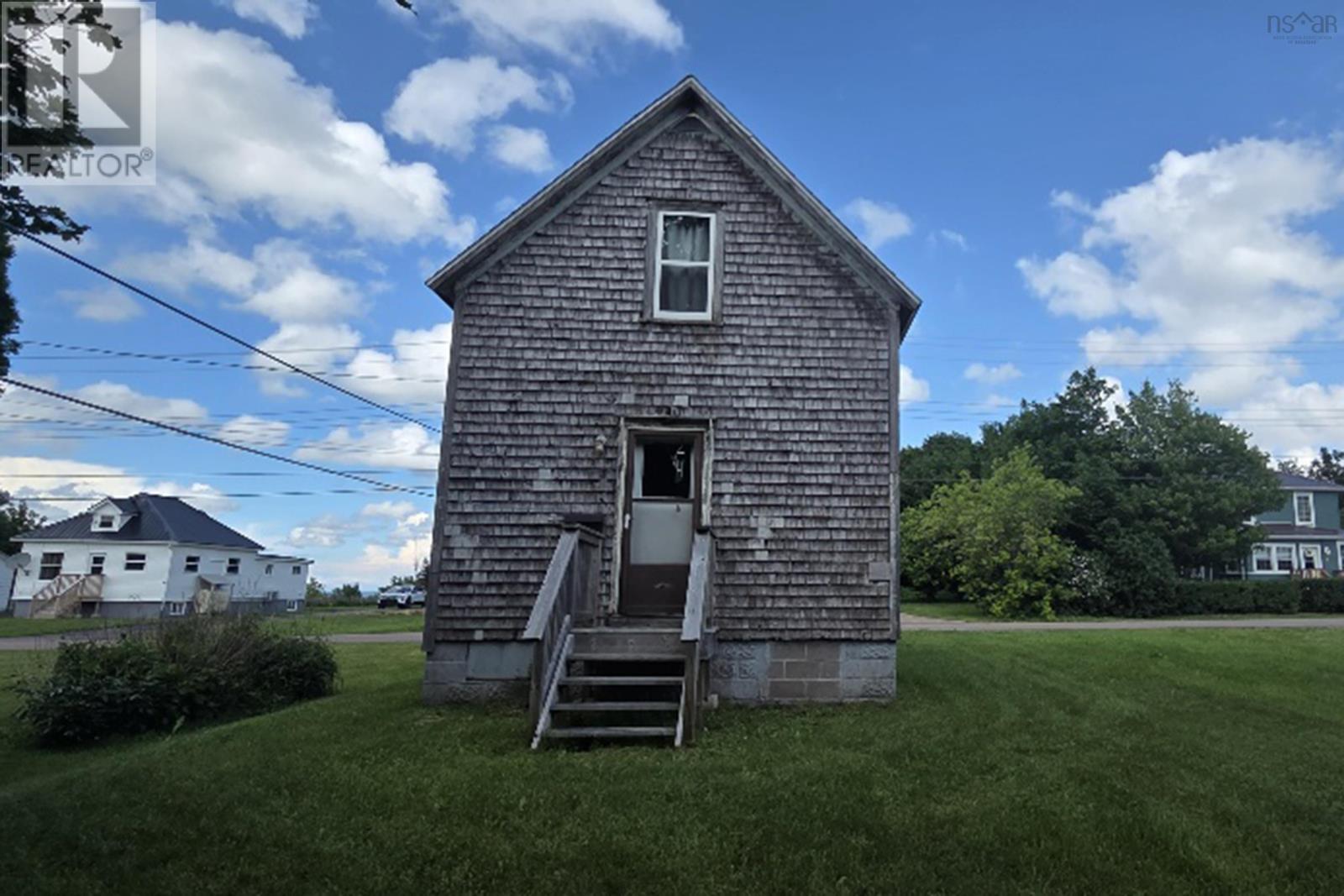 8 Grey Street, Springhill, Nova Scotia  B0M 1X0 - Photo 3 - 202615913