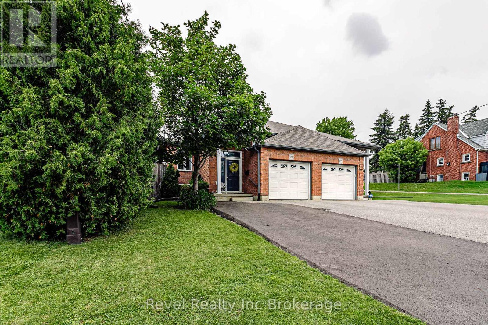 107 King Street E, Ingersoll, Ontario  N5C 1G8 - Photo 2 - X13499722