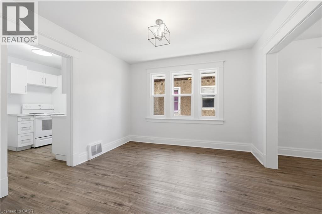 106 Carlton Street, St. Catharines, Ontario  L2R 1R3 - Photo 7 - 40842088