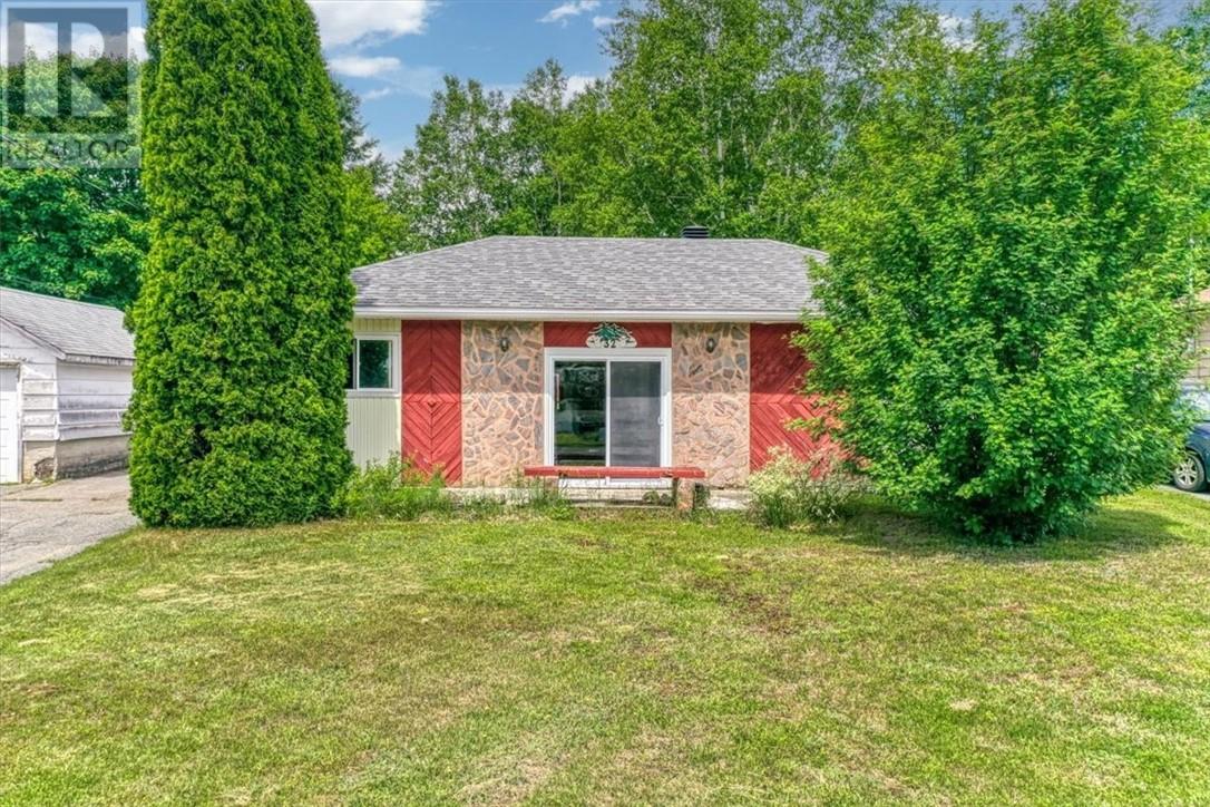 32 Fraser Avenue, Onaping, Ontario  P0M 2R0 - Photo 1 - 2128880