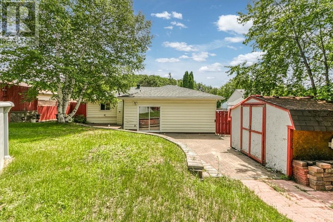 32 Fraser Avenue, Onaping, Ontario  P0M 2R0 - Photo 3 - 2128880