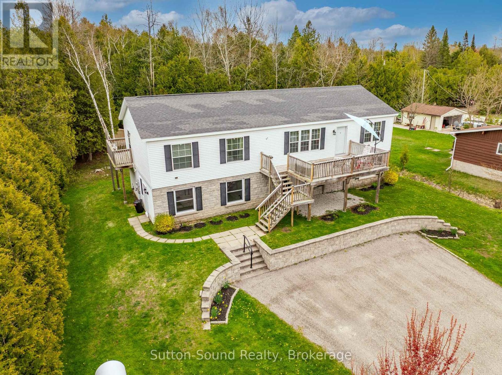 21 Cardinal Avenue, South Bruce Peninsula, Ontario  N0H 2T0 - Photo 1 - X13126210