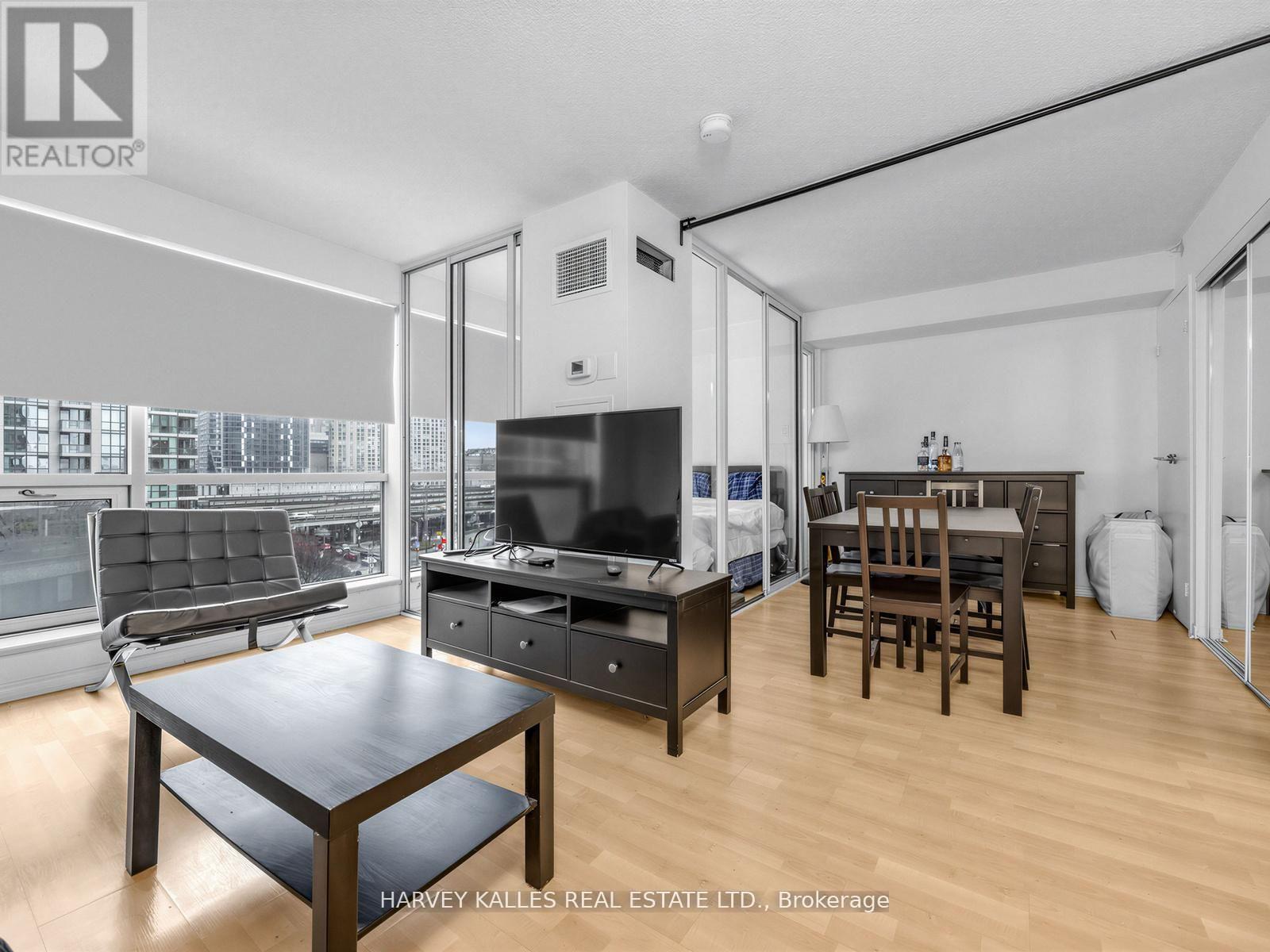 705 - 10 Yonge Street, Toronto, Ontario  M5J 1R4 - Photo 3 - C13499794