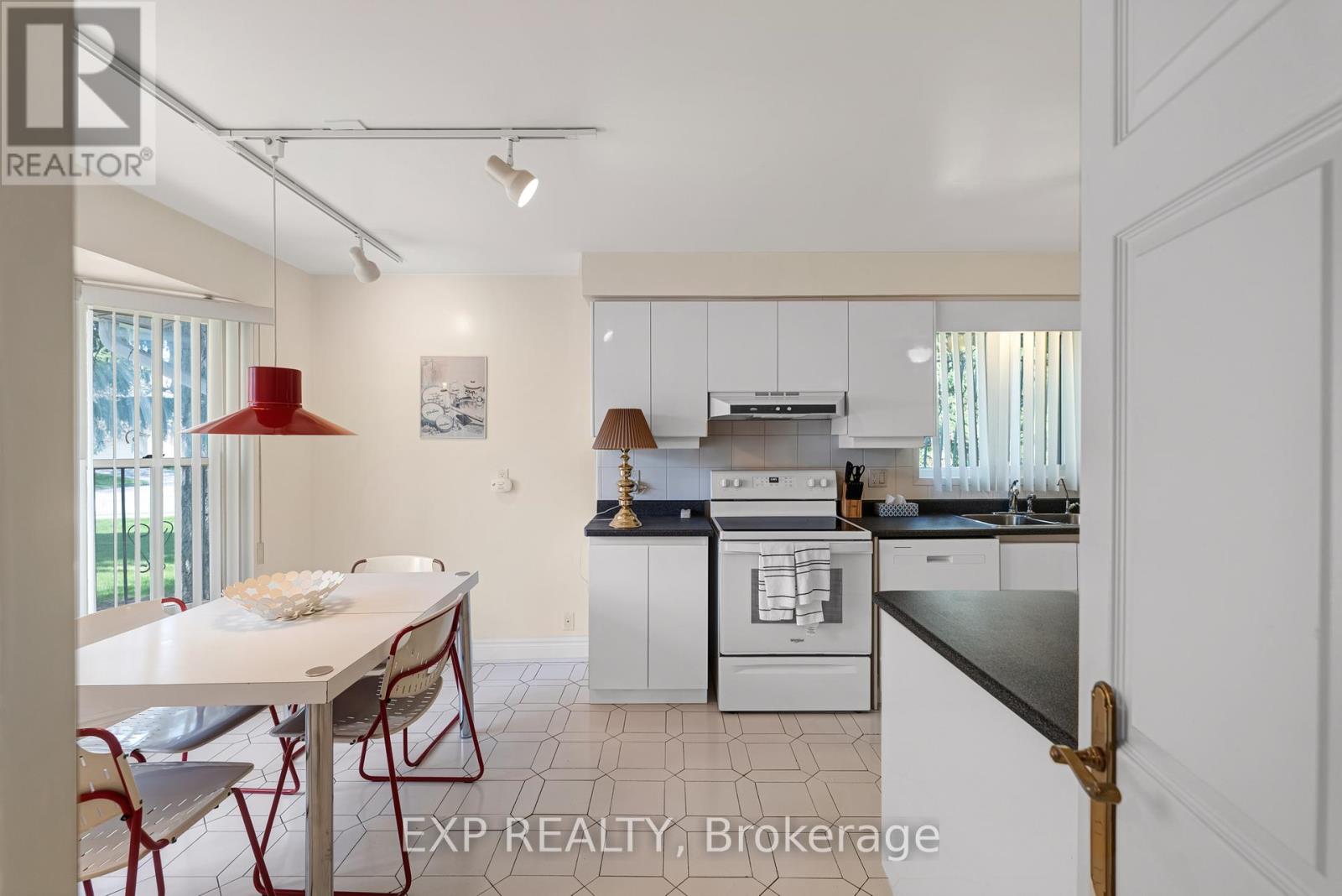 43 Abraham Avenue, Markham, Ontario  L3T 5G7 - Photo 6 - N13499716