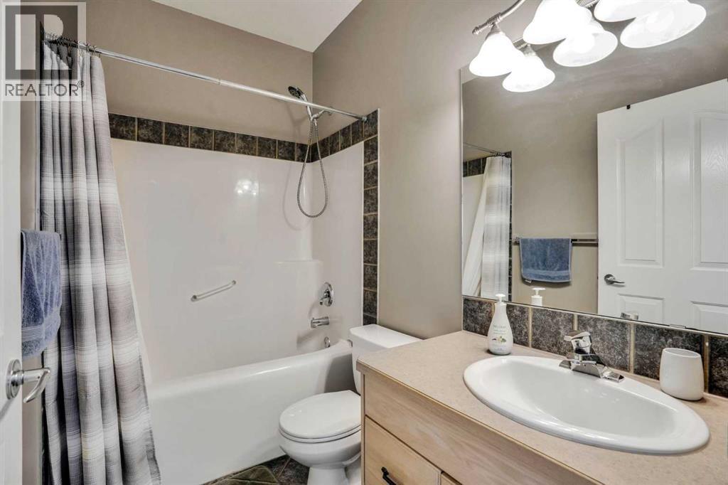 6 Discovery Woods Villas SW, Calgary, Alberta  T3H 5A6 - Photo 12 - A2323139