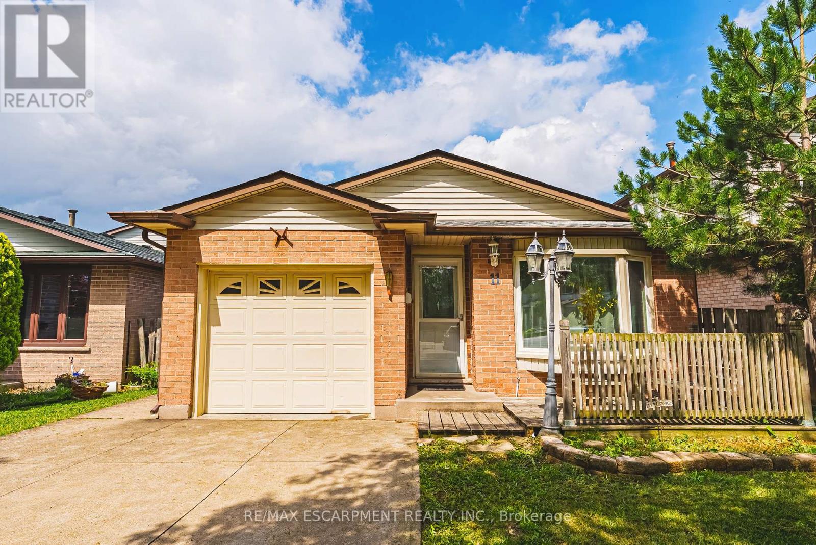 11 Drakes Drive, Hamilton, Ontario  L8E 4G4 - Photo 3 - X13499766