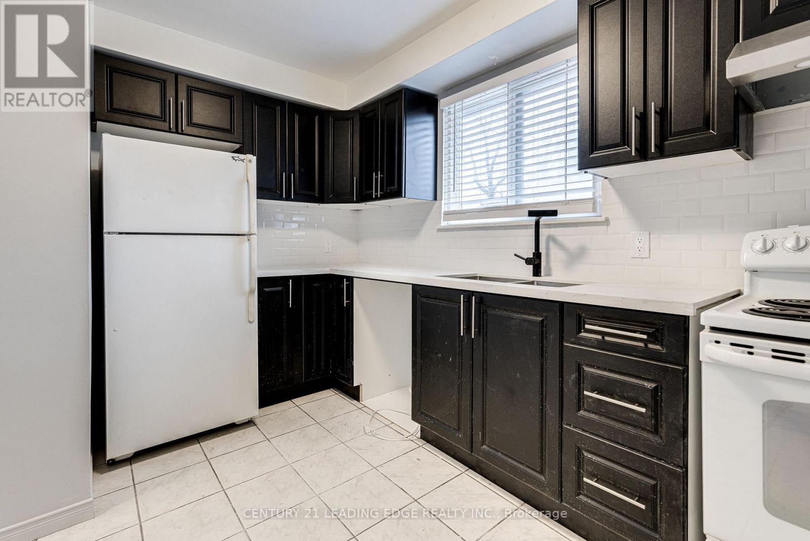 1 - 796 Midland Avenue, Toronto, Ontario  M1K 4E7 - Photo 5 - E13480554