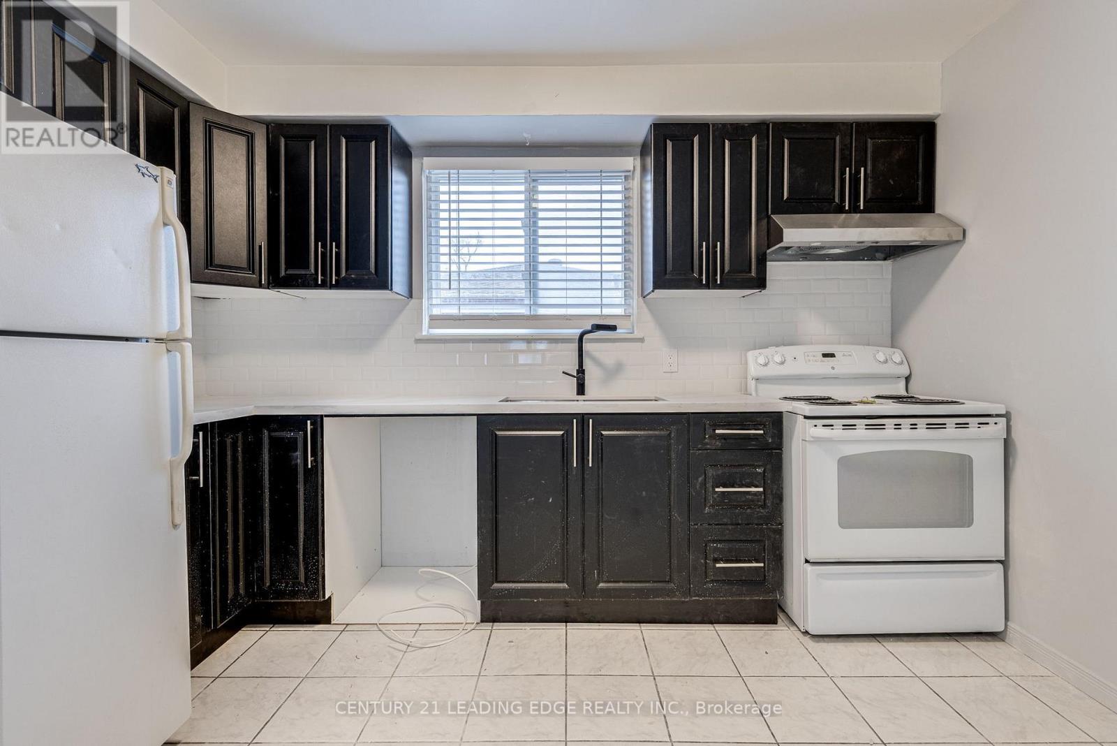 1 - 796 Midland Avenue, Toronto, Ontario  M1K 4E7 - Photo 4 - E13480554