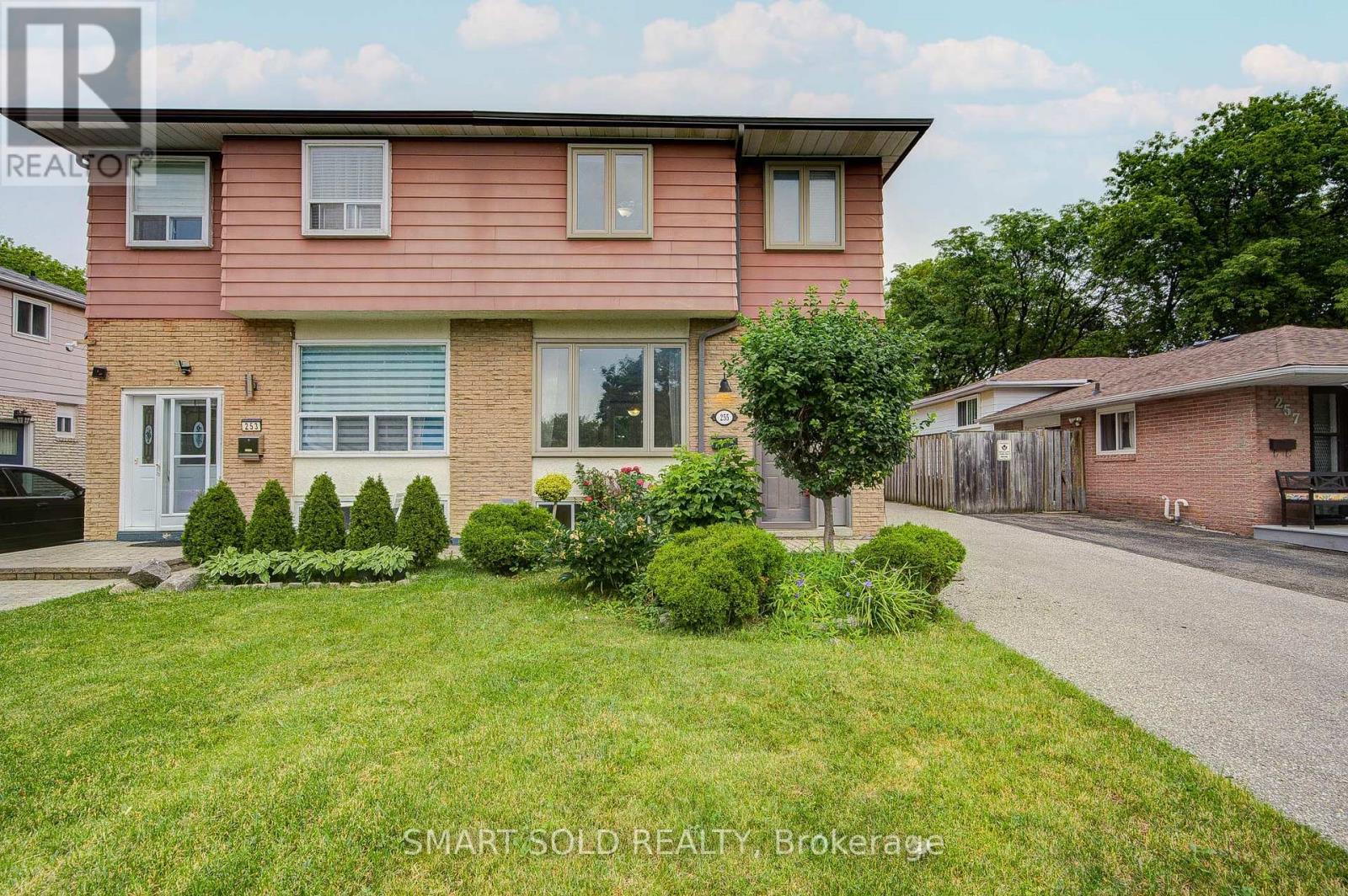 255 Cedar Avenue, Richmond Hill, Ontario  L4C 2B3 - Photo 2 - N13496994
