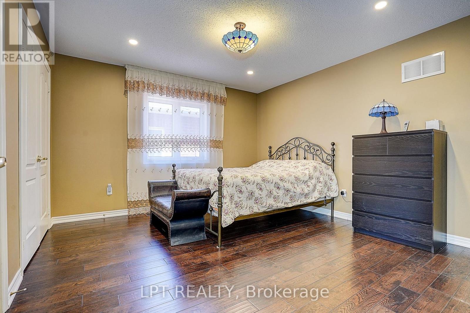 1168 Mctavish Drive, Newmarket, Ontario  L3X 0A7 - Photo 24 - N13497026