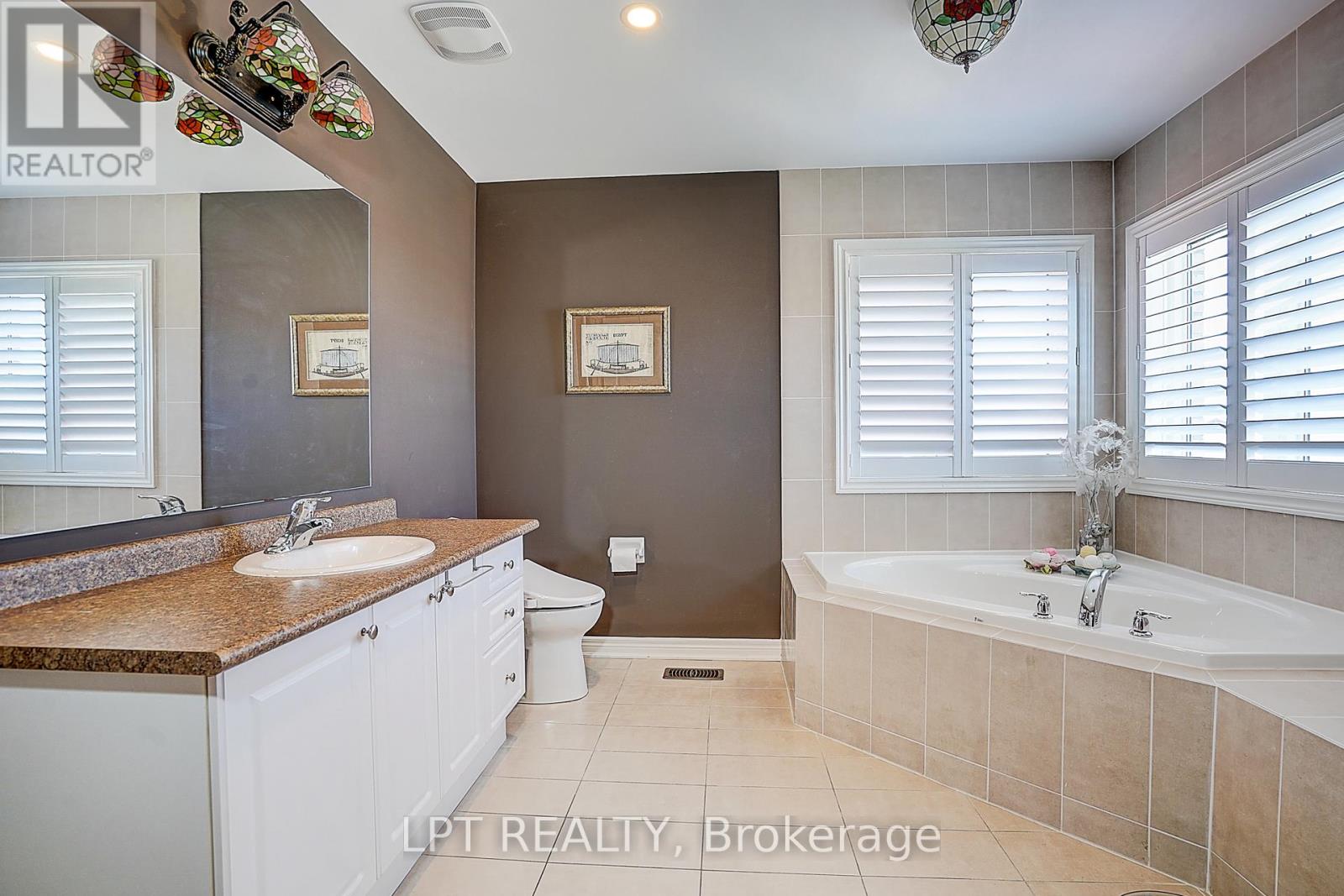 1168 Mctavish Drive, Newmarket, Ontario  L3X 0A7 - Photo 20 - N13497026