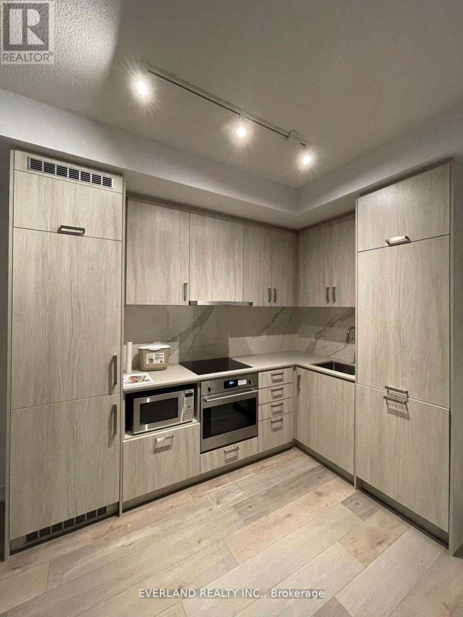 1118 - 60 HONEYCRISP CRESCENT, Vaughan, Ontario