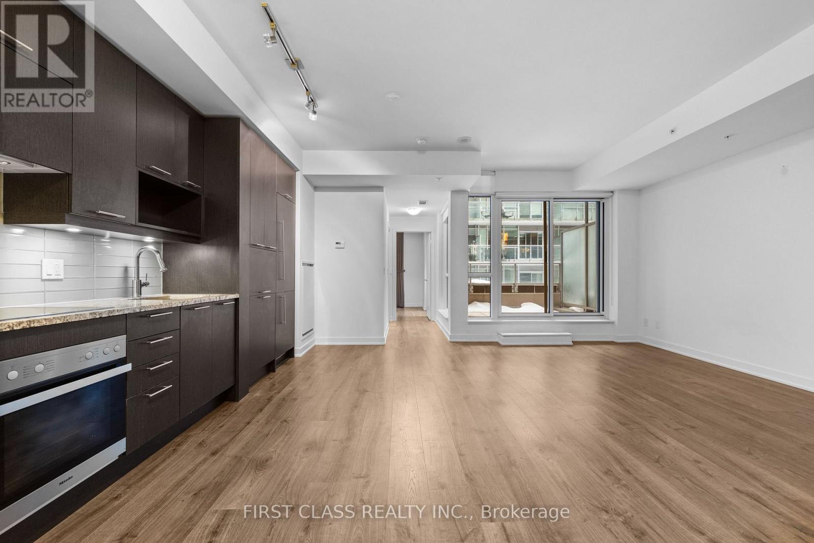 304 - 30 Nelson Street, Toronto, Ontario  M5V 0H5 - Photo 2 - C13499894