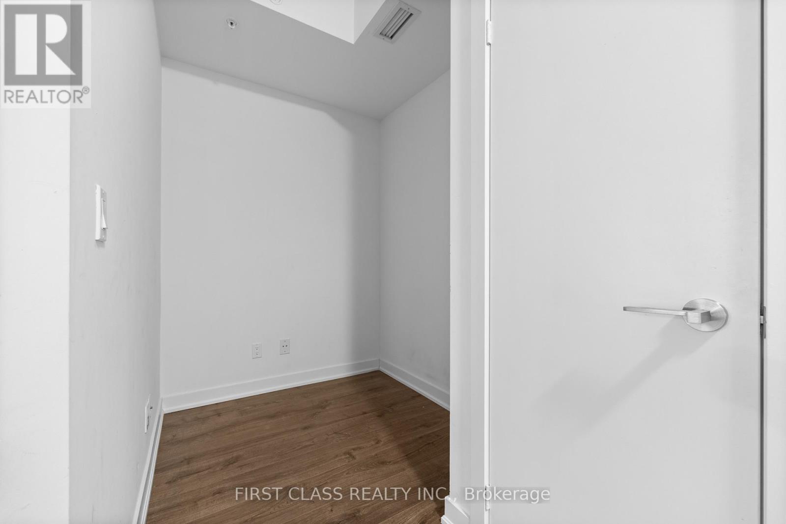 304 - 30 Nelson Street, Toronto, Ontario  M5V 0H5 - Photo 5 - C13499894