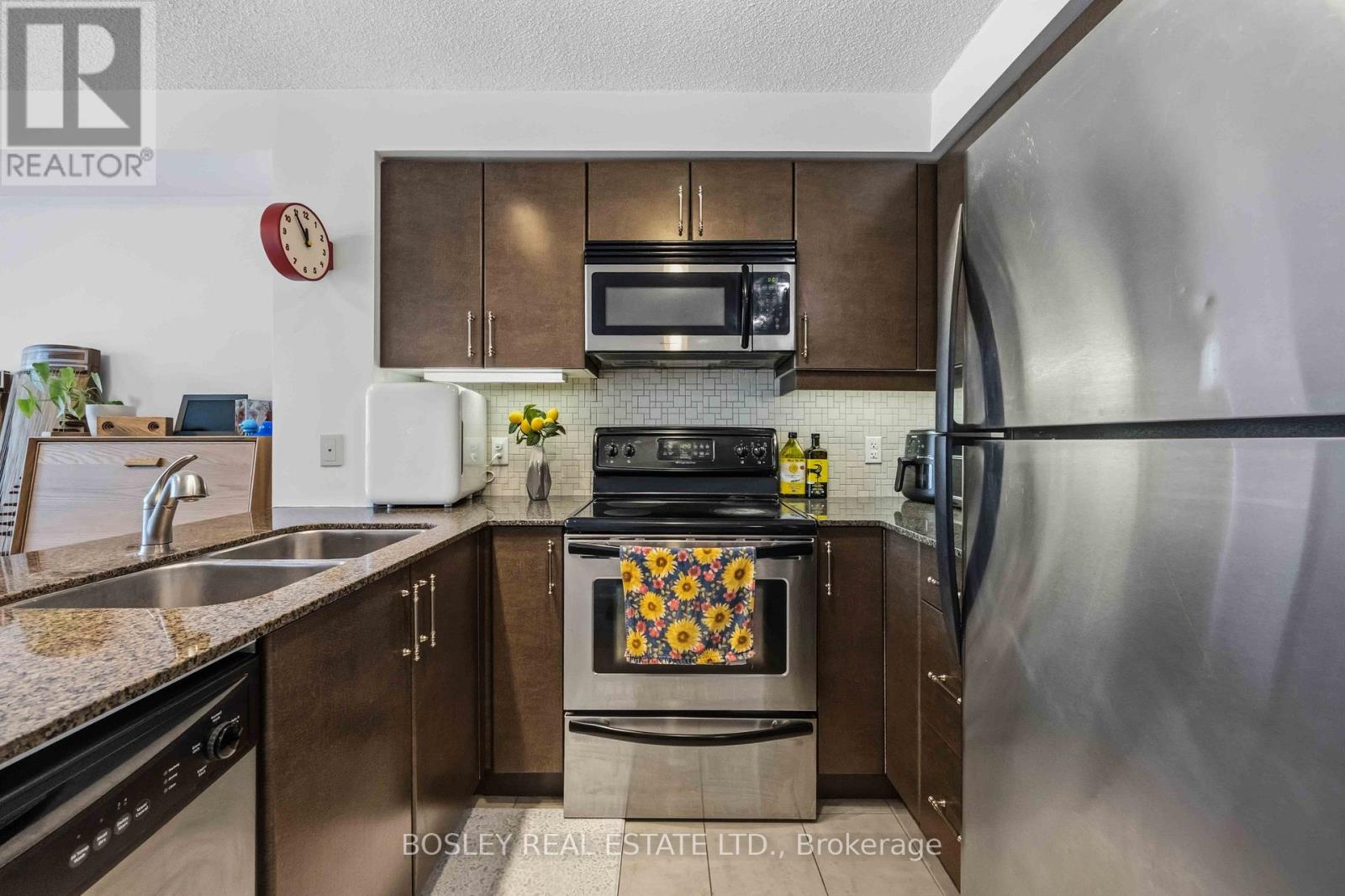 1001 - 18 Harbour Street, Toronto, Ontario  M5J 2Z6 - Photo 11 - C13499928