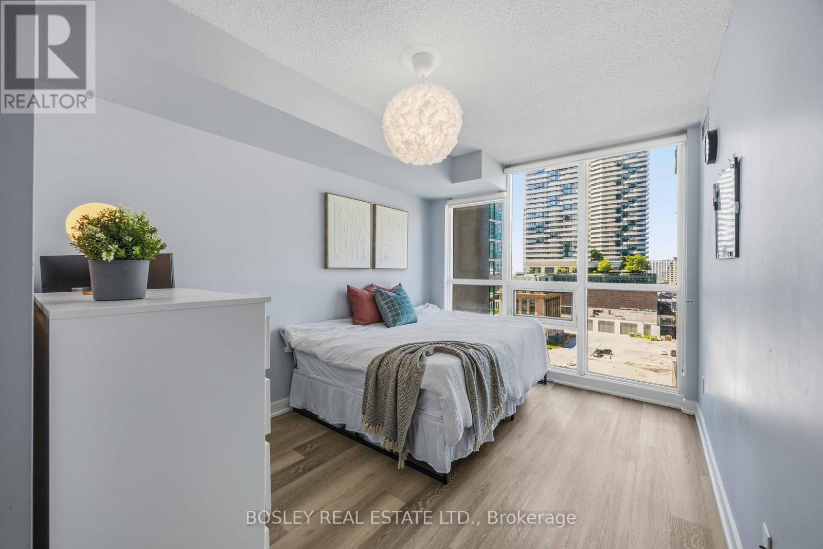1001 - 18 Harbour Street, Toronto, Ontario  M5J 2Z6 - Photo 14 - C13499928