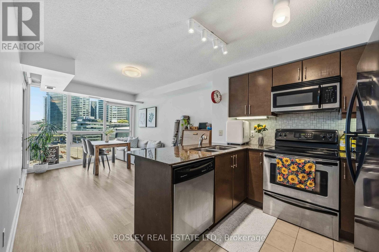 1001 - 18 Harbour Street, Toronto, Ontario  M5J 2Z6 - Photo 2 - C13499928