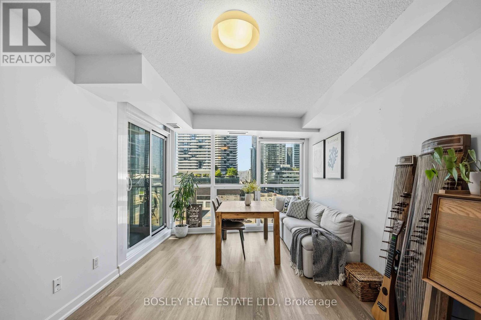 1001 - 18 Harbour Street, Toronto, Ontario  M5J 2Z6 - Photo 4 - C13499928