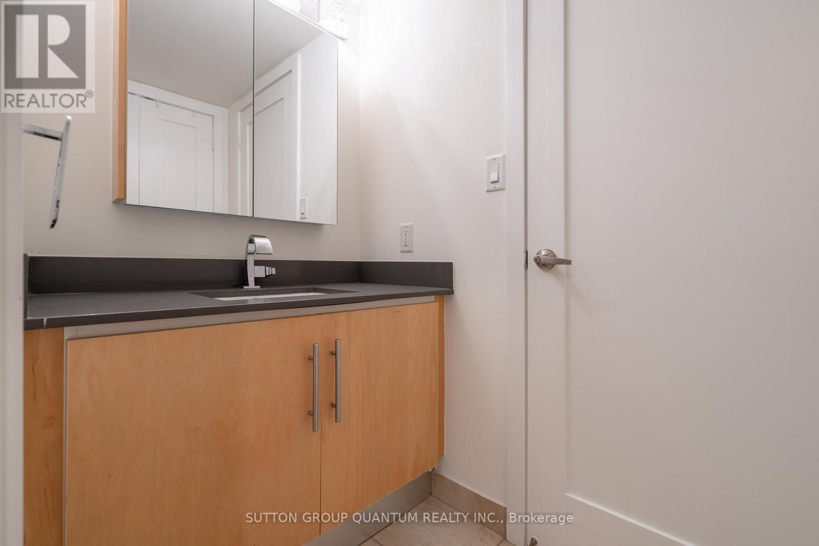 1621 - 20 Blue Jays Way, Toronto, Ontario  M5V 3W6 - Photo 14 - C13500016