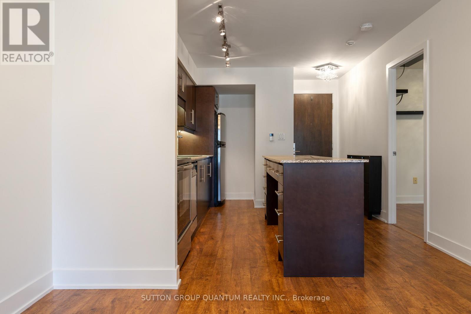 1621 - 20 Blue Jays Way, Toronto, Ontario  M5V 3W6 - Photo 6 - C13500016