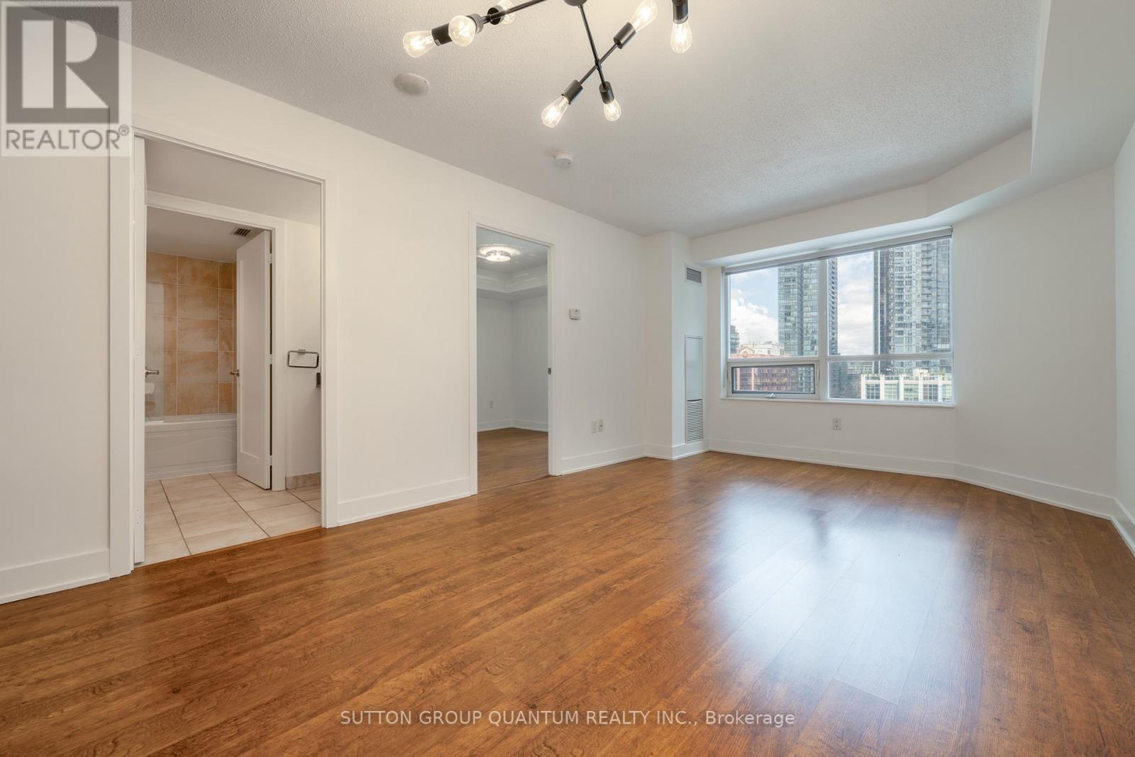 1621 - 20 Blue Jays Way, Toronto, Ontario  M5V 3W6 - Photo 9 - C13500016
