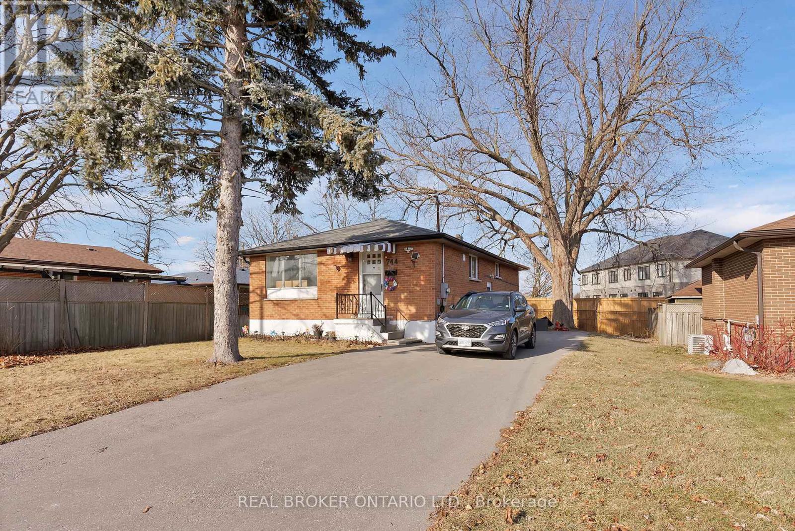 BSMT - 744 OLIVE AVENUE, Oshawa, Ontario