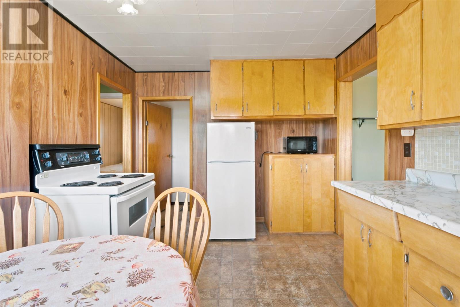 28 Queen Ave, Blind River, Ontario  P0R 1B0 - Photo 6 - SM261505