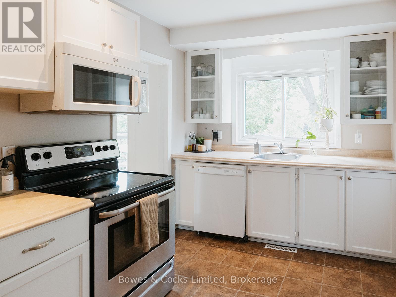 951 Ellesmere Avenue, Peterborough, Ontario  K9H 7A9 - Photo 11 - X13485940