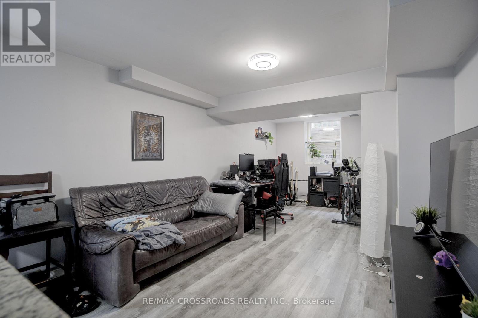 (Basement) - 2 Viceregal Court, Whitby, Ontario  L1N 6R2 - Photo 7 - E13497078