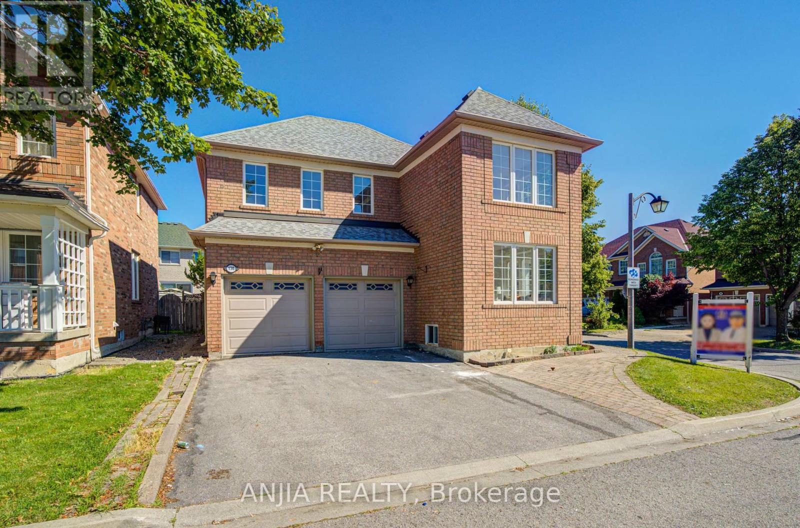 136 WINSTON CASTLE DRIVE, Markham