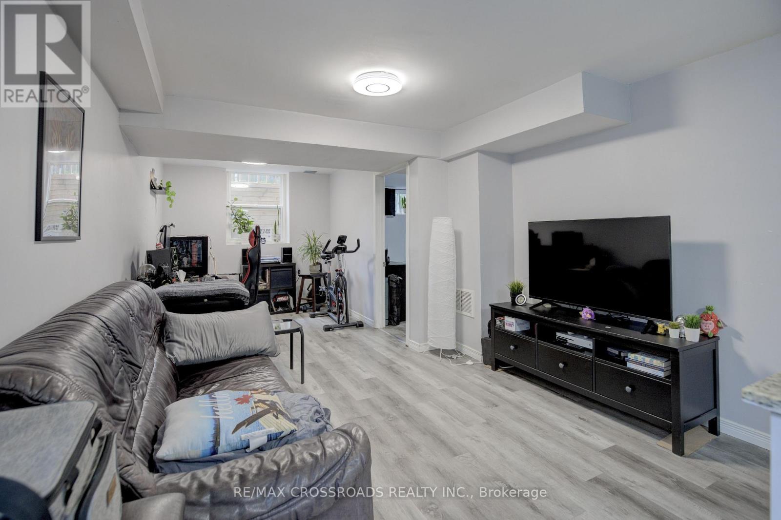 (Basement) - 2 Viceregal Court, Whitby, Ontario  L1N 6R2 - Photo 6 - E13497078