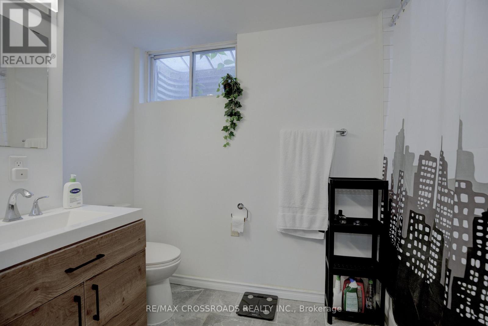 (Basement) - 2 Viceregal Court, Whitby, Ontario  L1N 6R2 - Photo 17 - E13497078