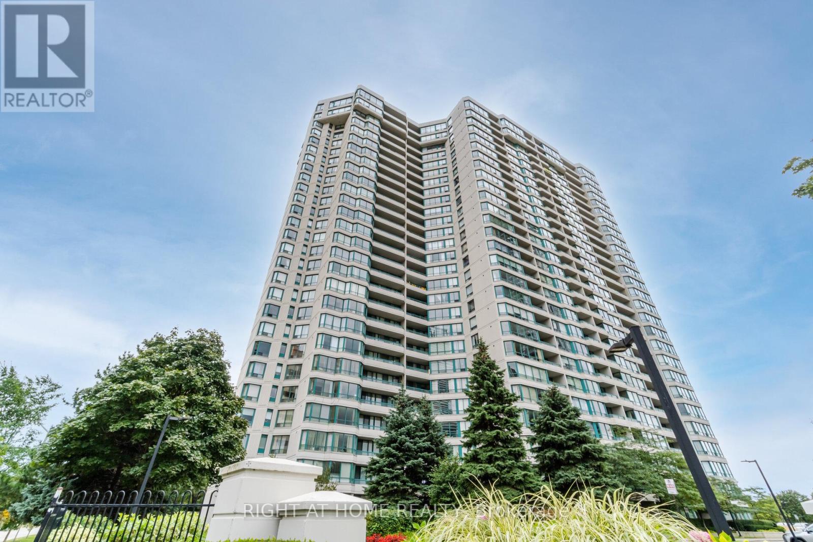 1808 - 550 Webb Drive, Mississauga, Ontario  L5B 3Y4 - Photo 2 - W13497056