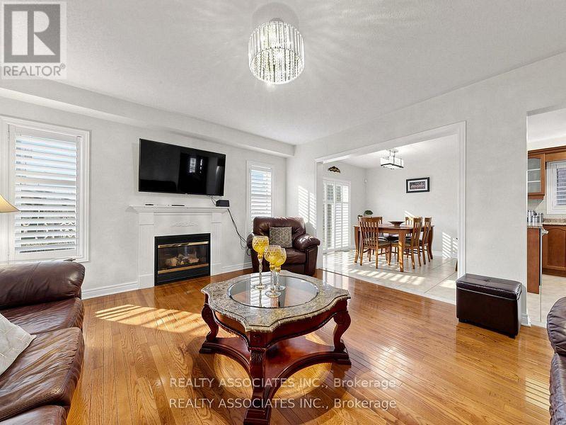 44 Shining Willow Crescent, Brampton, Ontario  L6P 2A2 - Photo 9 - W13497060