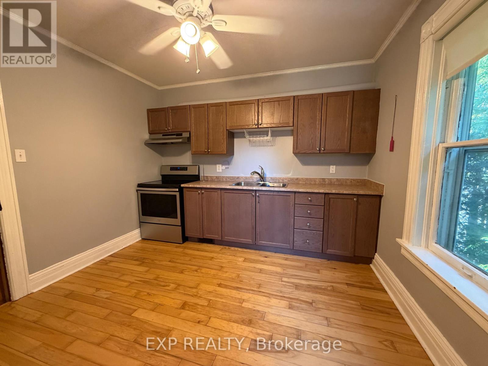 Upper - 52 First Street, Orangeville, Ontario  L9W 2E2 - Photo 5 - W13499804