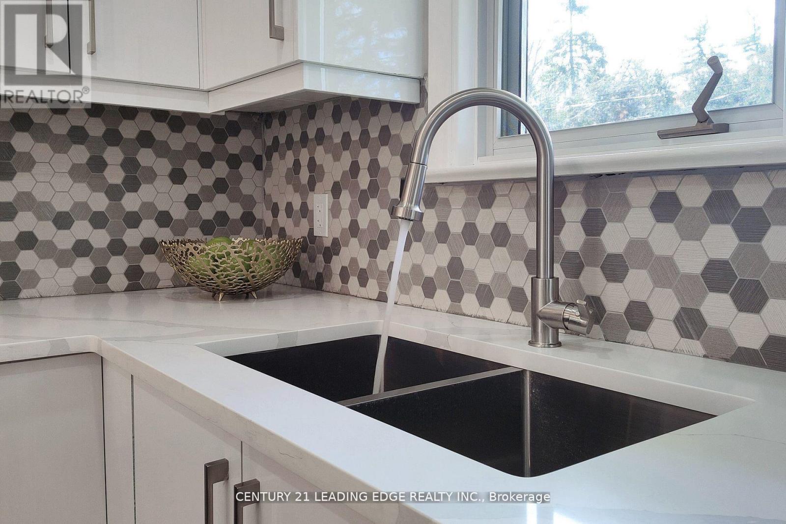 3070 O'hagan Drive, Mississauga, Ontario  L5C 2C5 - Photo 9 - W13499876