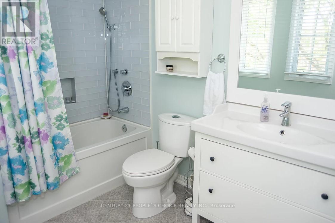 4486 Virtue Court, Burlington, Ontario  L7L 6J9 - Photo 12 - W13499942