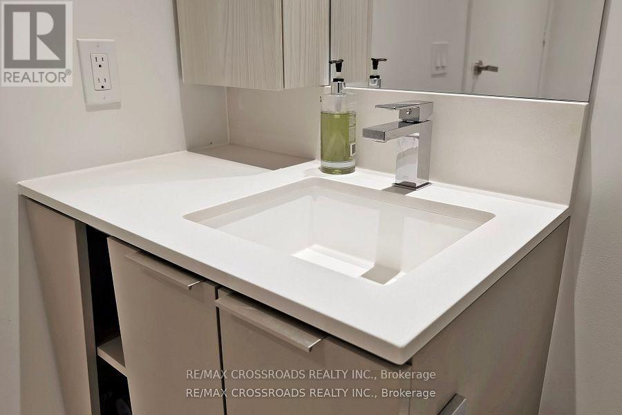 5804 - 3900 Confederation Parkway, Mississauga, Ontario  L5B 0M3 - Photo 13 - W13500028