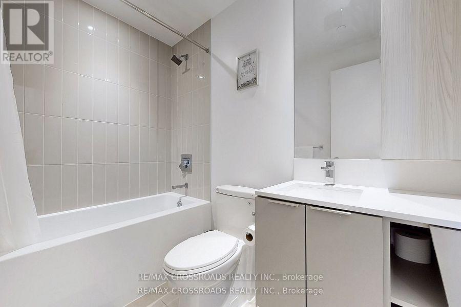 5804 - 3900 Confederation Parkway, Mississauga, Ontario  L5B 0M3 - Photo 15 - W13500028