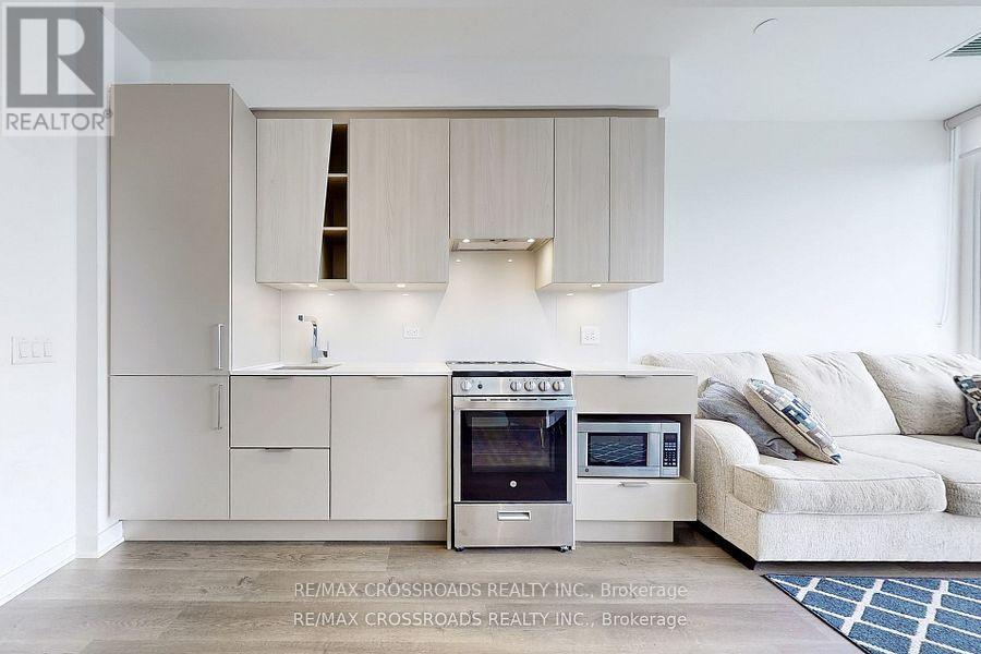 5804 - 3900 Confederation Parkway, Mississauga, Ontario  L5B 0M3 - Photo 4 - W13500028
