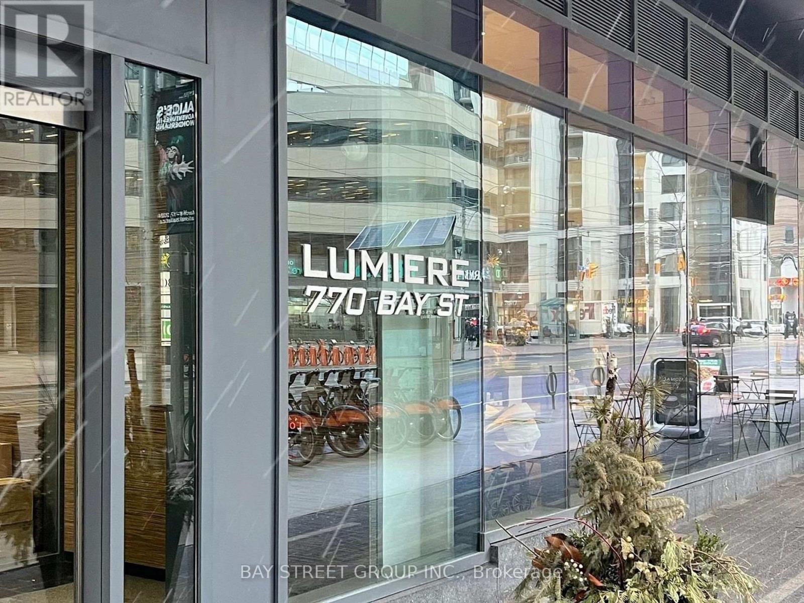 1812 - 770 Bay Street, Toronto, Ontario  M5G 0A6 - Photo 2 - C13435740