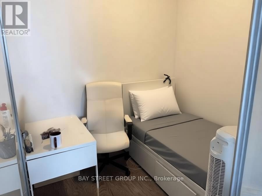 1812 - 770 Bay Street, Toronto, Ontario  M5G 0A6 - Photo 8 - C13435740