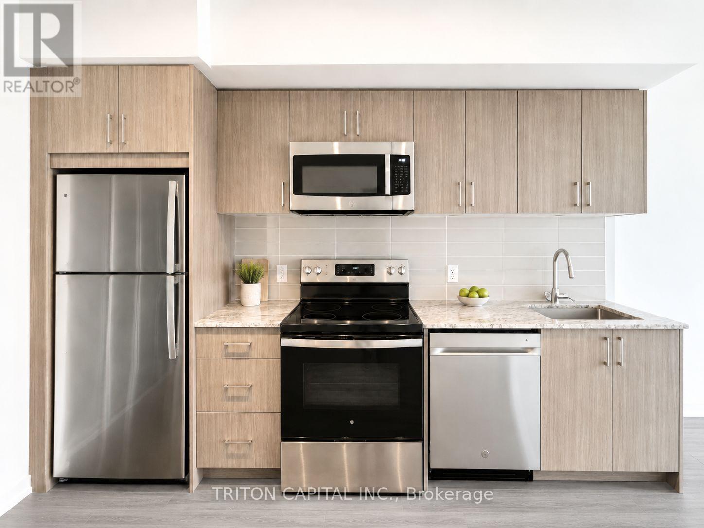 401 - 4010 Eglinton Avenue W, Toronto, Ontario  M9A 4M2 - Photo 3 - W13496592