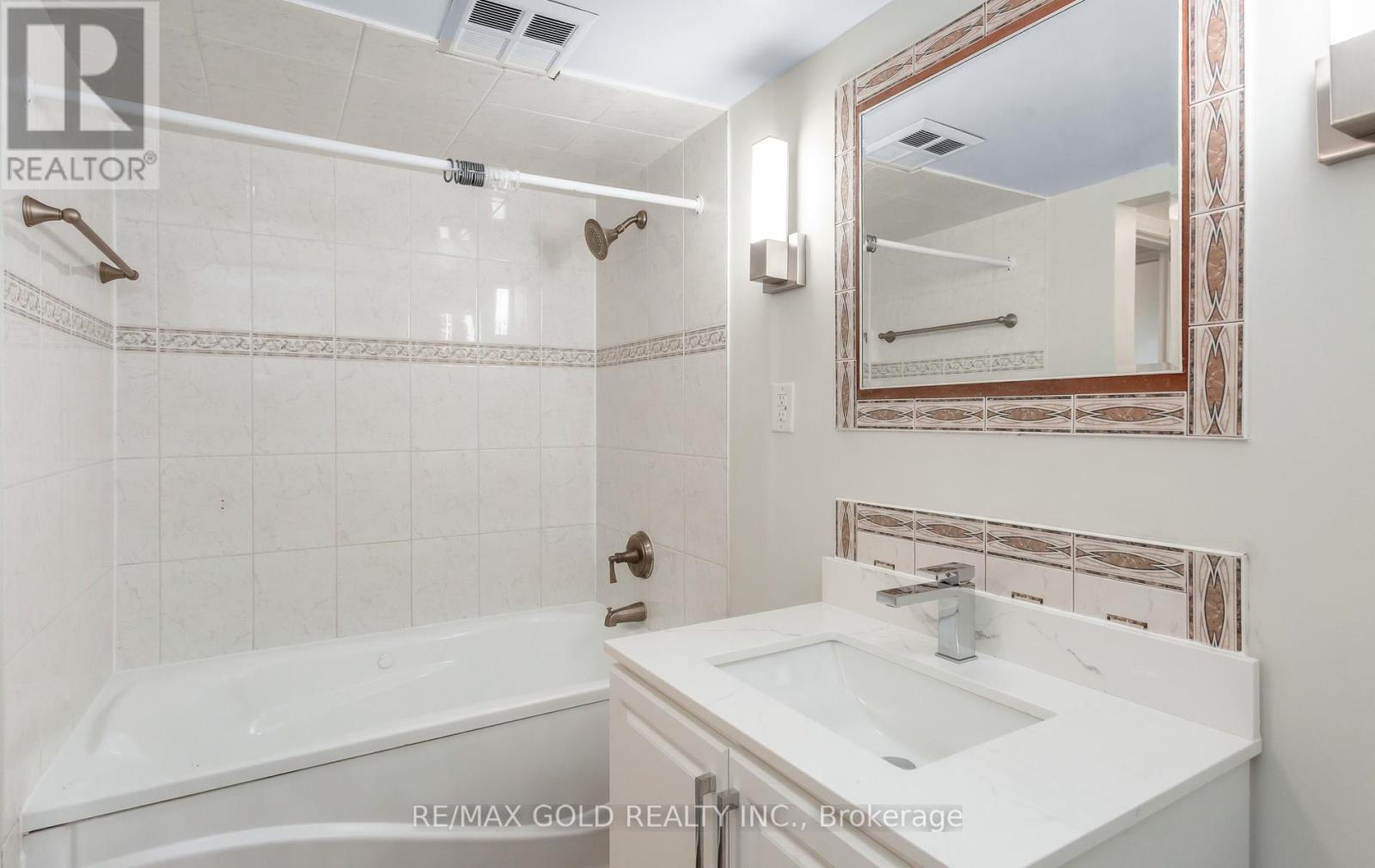 Cy-02 - 25 Agnes Street, Mississauga, Ontario  L5B 3X7 - Photo 37 - W13498830