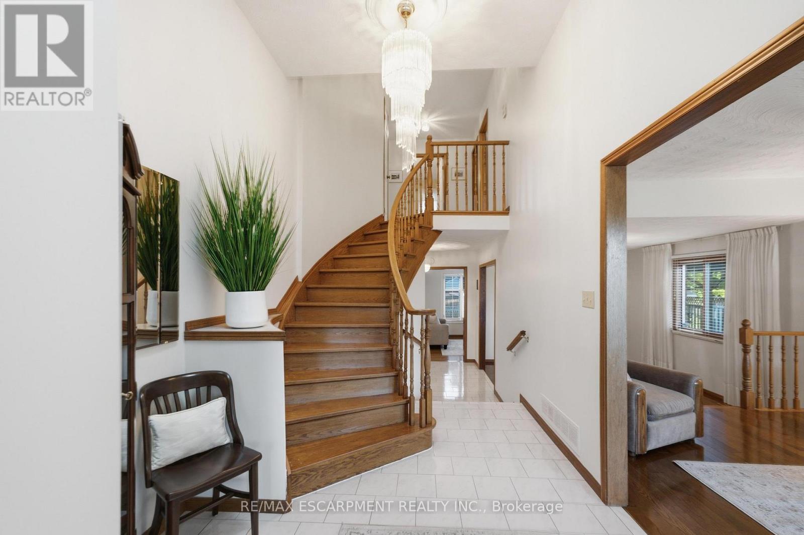 11 Gabriele Court, Hamilton, Ontario  L8G 5C4 - Photo 4 - X13468732